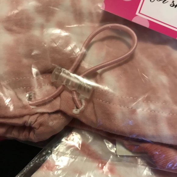 🥳SALE💕 VS PINK TIE DYE PINK DRAWSTRING CROP TEE - Picture 6 of 6
